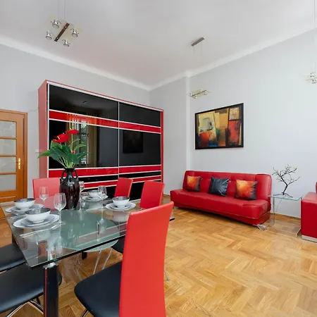 Atmospheric Family In Center With Two Bedrooms By Renters Apartmán
