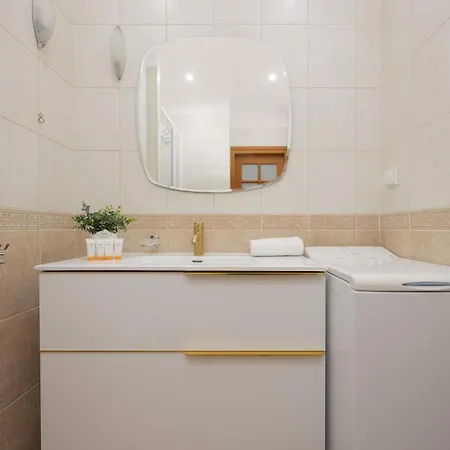 Atmospheric Family In Center With Two Bedrooms By Renters *