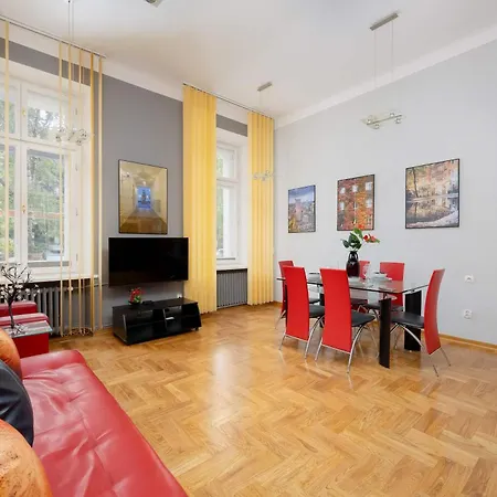 Atmospheric Family In Center With Two Bedrooms By Renters