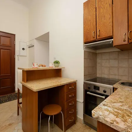Atmospheric Family In Center With Two Bedrooms By Renters *