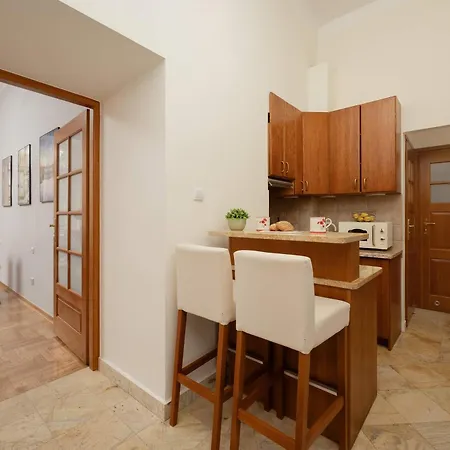 Atmospheric Family In Center With Two Bedrooms By Renters Apartmán